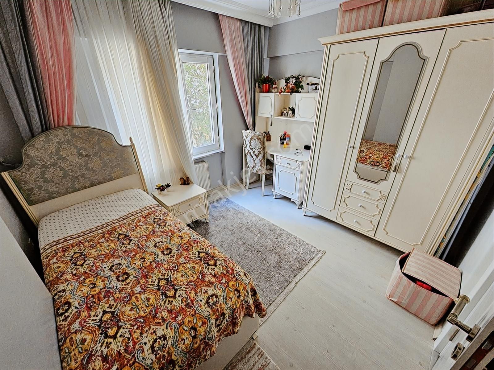 Şerifali Çetin Cad.sitemizde İçinde İçi Özel Yapılı 3+1 Balkonlu - Görsel 9