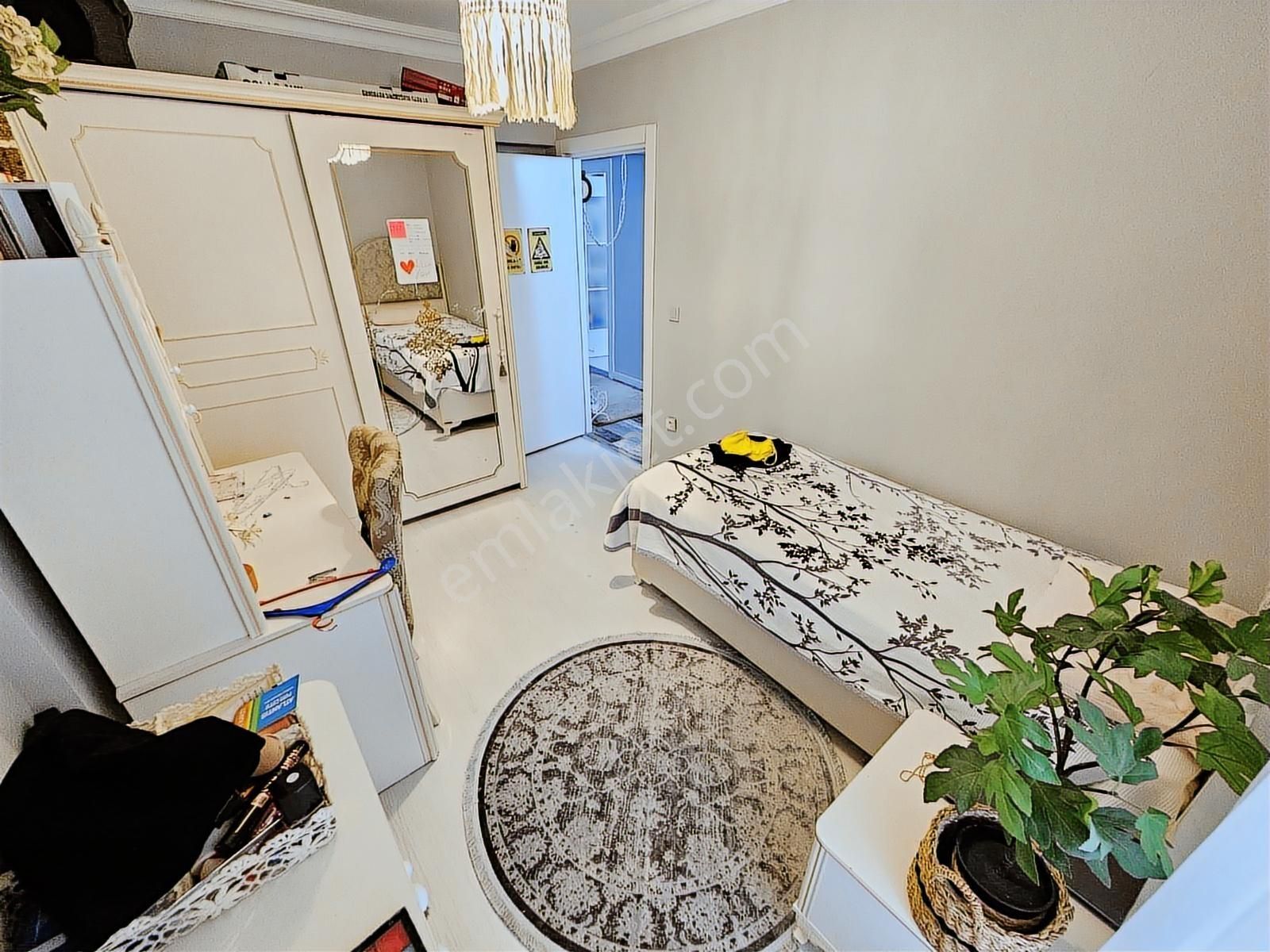 Şerifali Çetin Cad.sitemizde İçinde İçi Özel Yapılı 3+1 Balkonlu - Görsel 7