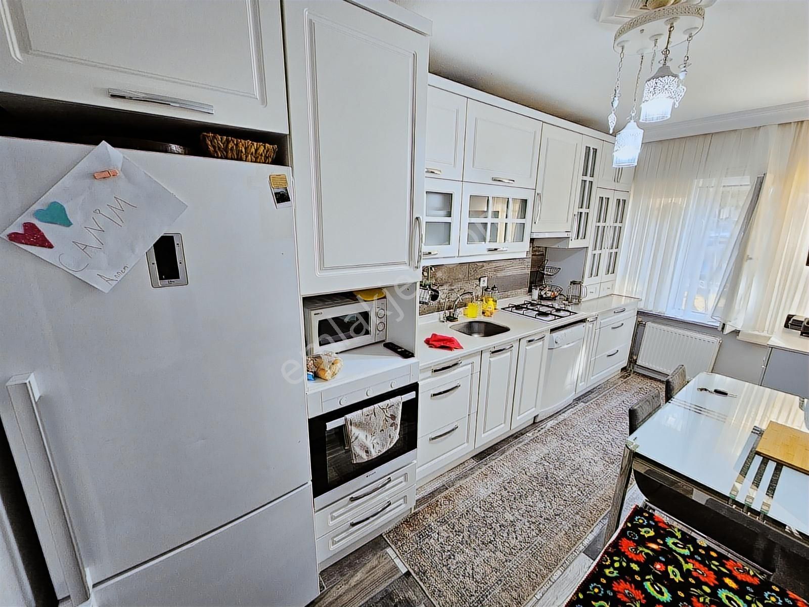 Şerifali Çetin Cad.sitemizde İçinde İçi Özel Yapılı 3+1 Balkonlu - Görsel 14