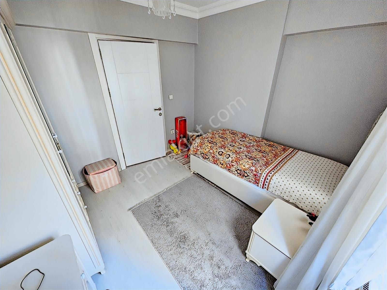 Şerifali Çetin Cad.sitemizde İçinde İçi Özel Yapılı 3+1 Balkonlu - Görsel 10