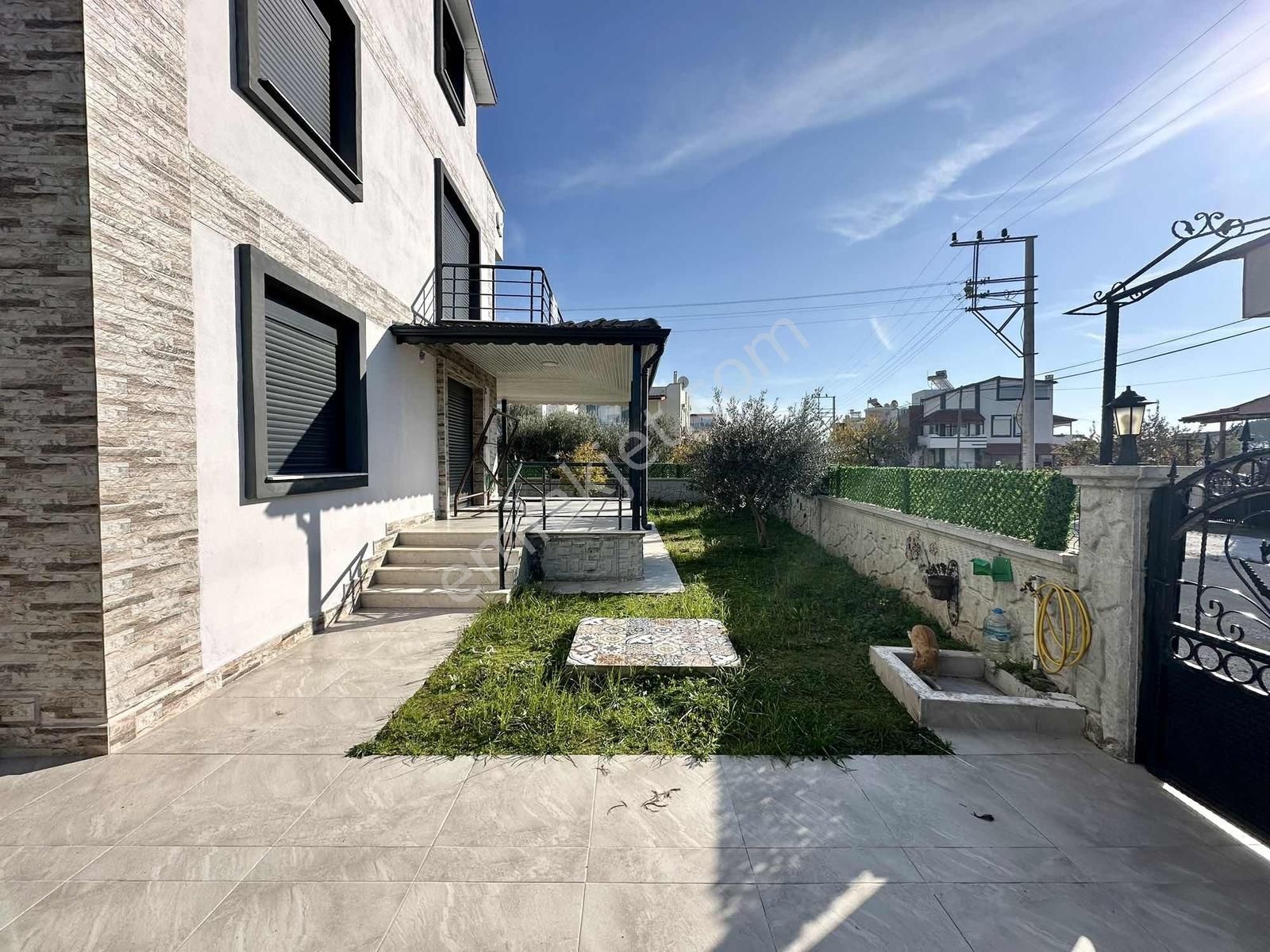 Salihleraltında Deniz Manzaralı Lüks 6+1 Müstakil Satılık Villa - Görsel 11