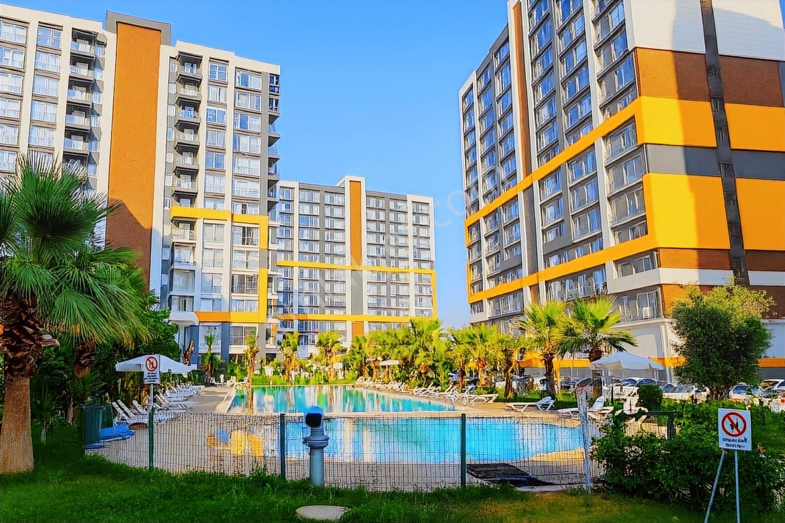 Ekpa 1207 Sitesi'nde Havuz Cephe 1+1 Güvenlikli Kiralık Daire