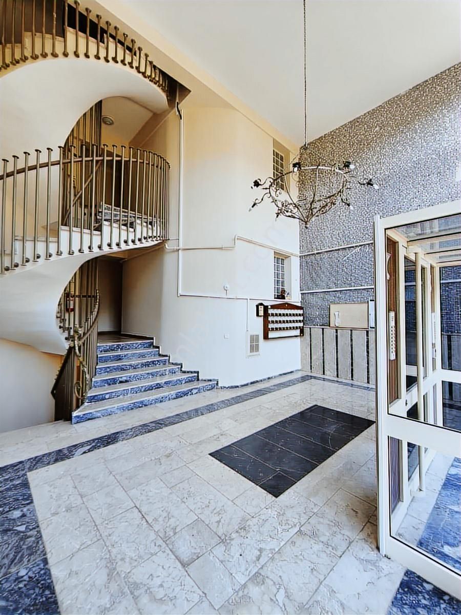 Kuşadası'nda Havuzlu Güvenlikli Sitede Deniz Manzaralı Dubleks - Görsel 11