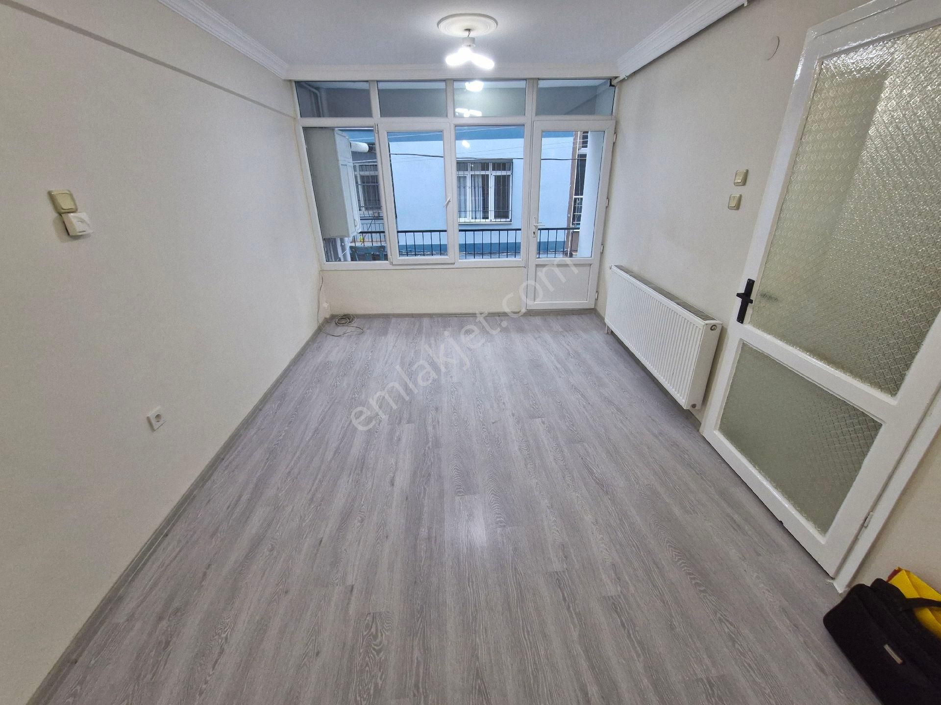 Metronun Dibinde Süper Bir Lokasyondadır