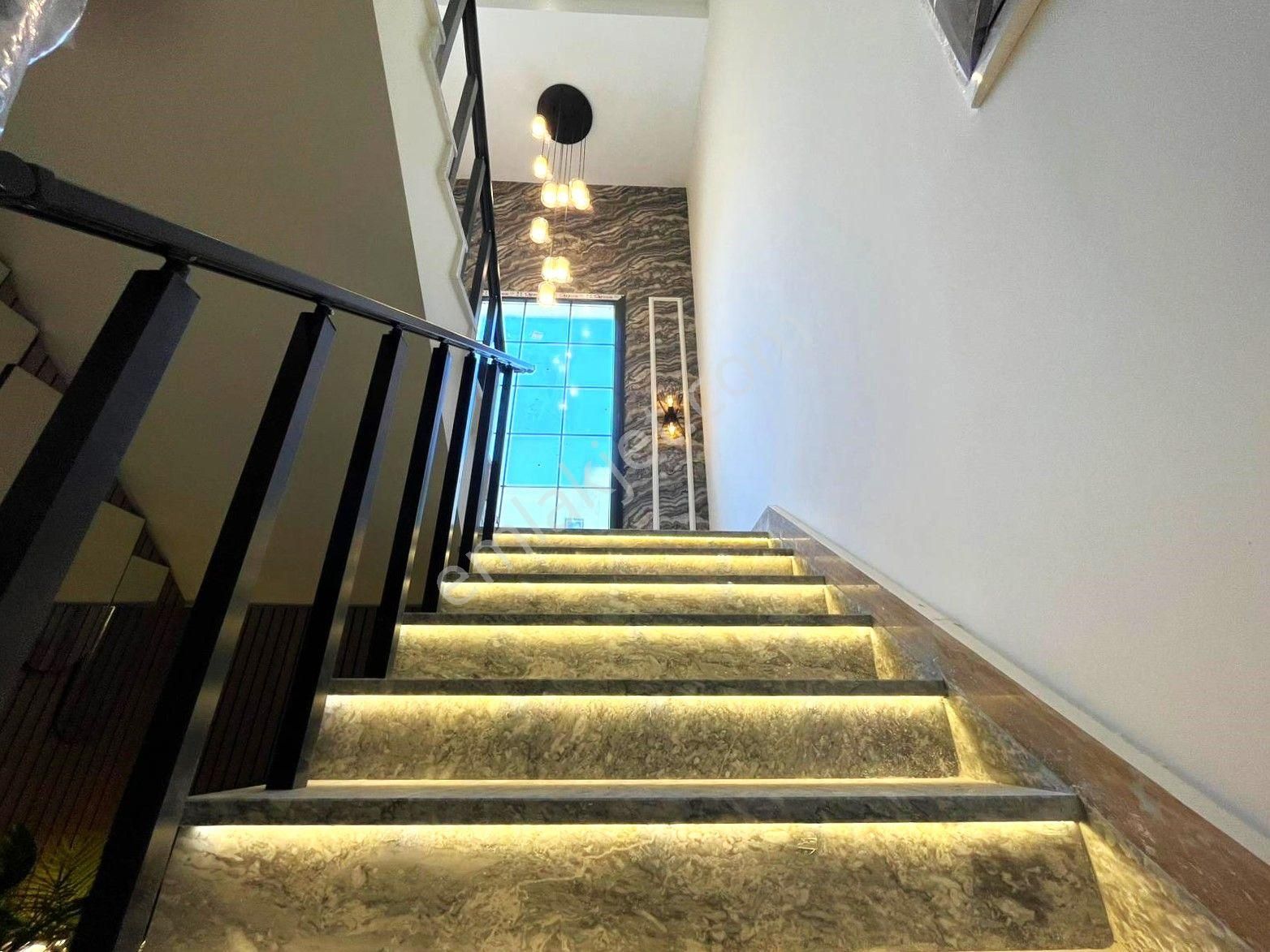 Güre'de Muhteşem Kazdağları Ve Deniz Manzaralı Ultra Lüks Site İçi Bağımsız Havuzlu 4+1satılık Villa - Görsel 27