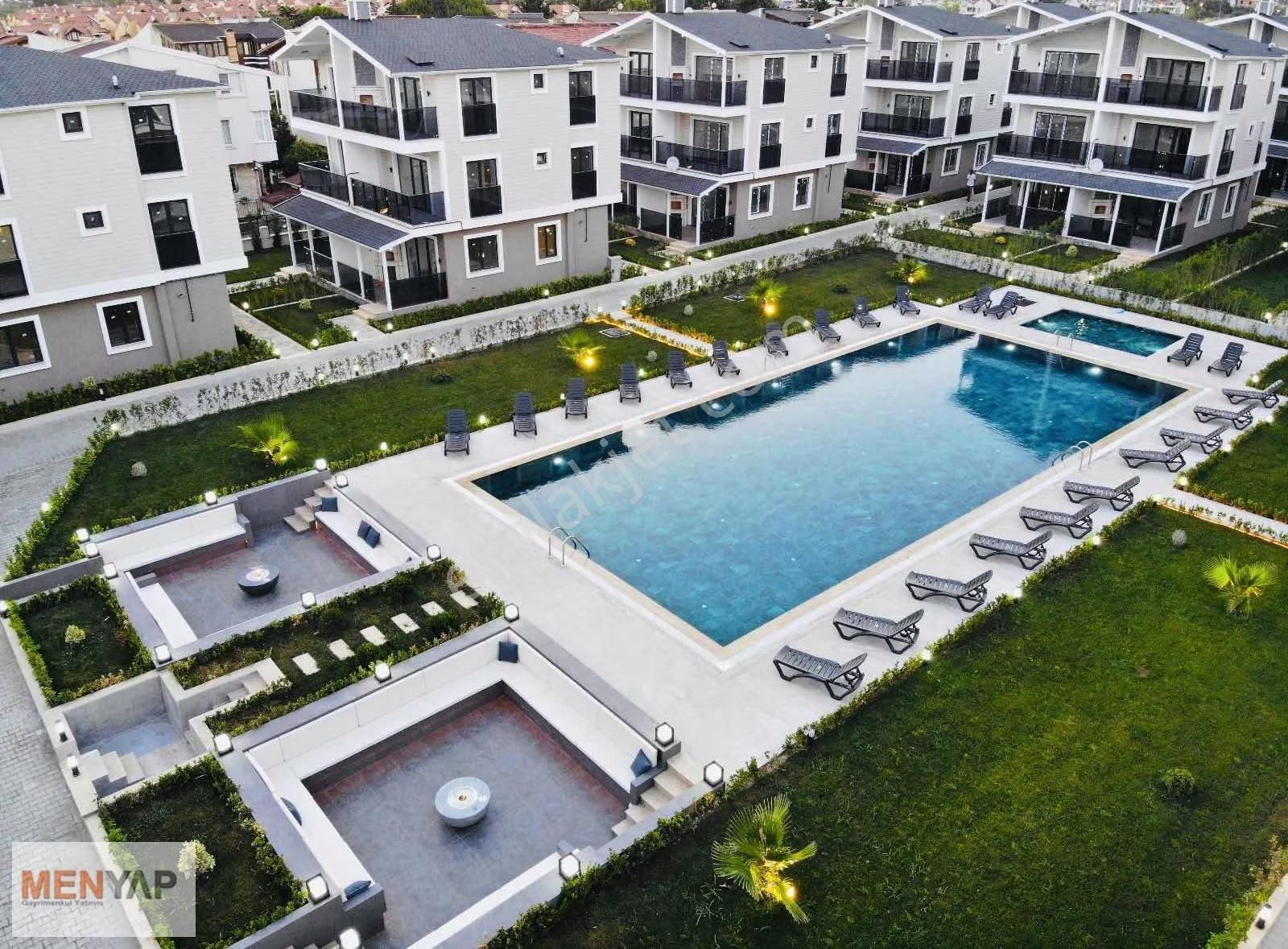 Güvenlikli Site İçinde Havuzlu 4+1 Denize Sıfır İskanlı Villa - Görsel 20