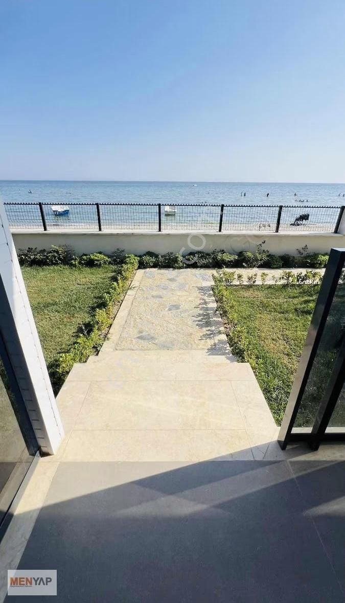 Güvenlikli Site İçinde Havuzlu 4+1 Denize Sıfır İskanlı Villa - Görsel 24