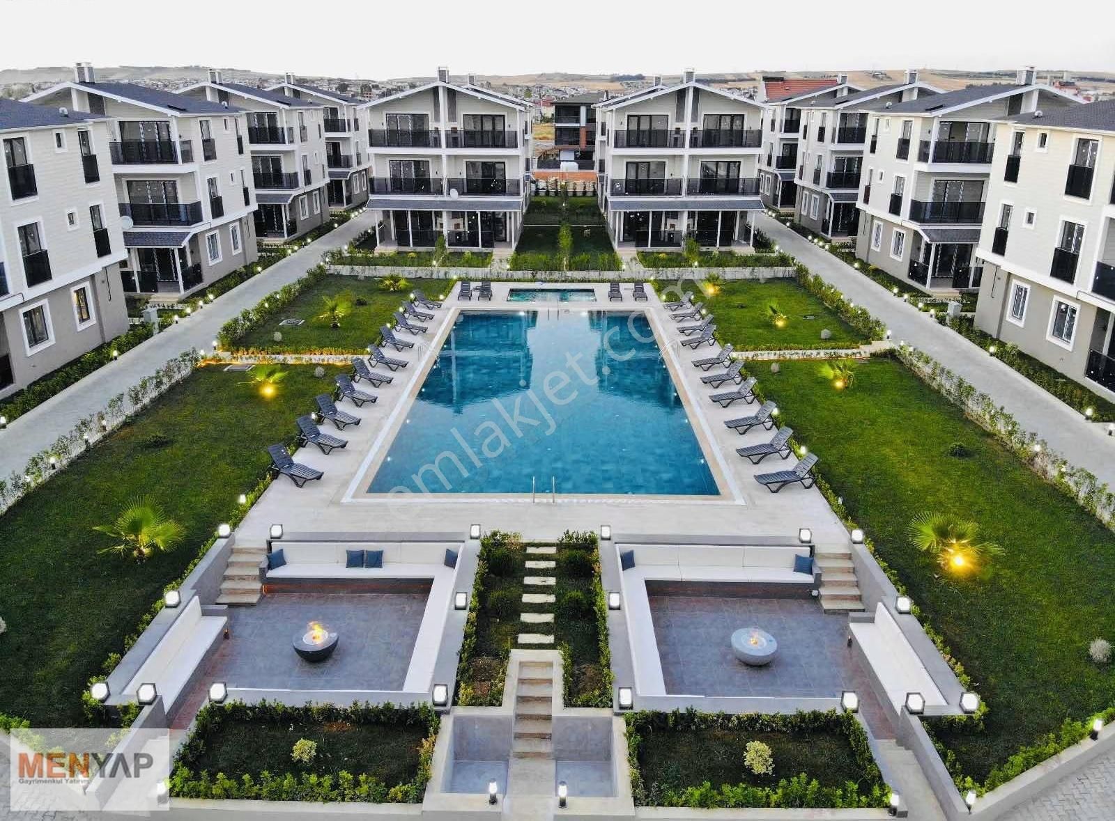 Güvenlikli Site İçinde Havuzlu 4+1 Denize Sıfır İskanlı Villa - Görsel 25