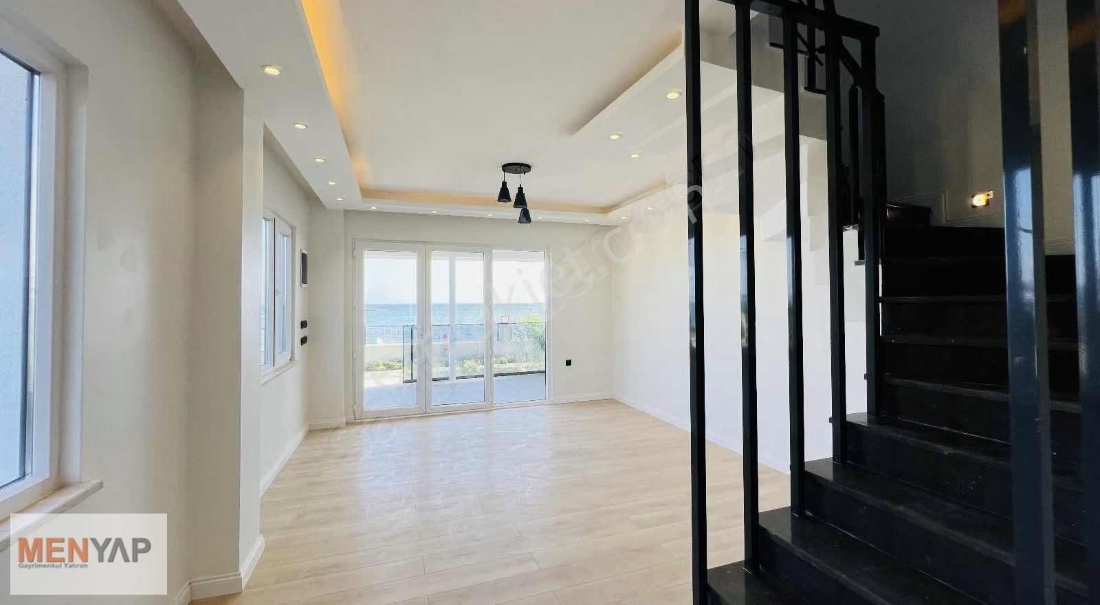 Güvenlikli Site İçinde Havuzlu 4+1 Denize Sıfır İskanlı Villa - Görsel 4