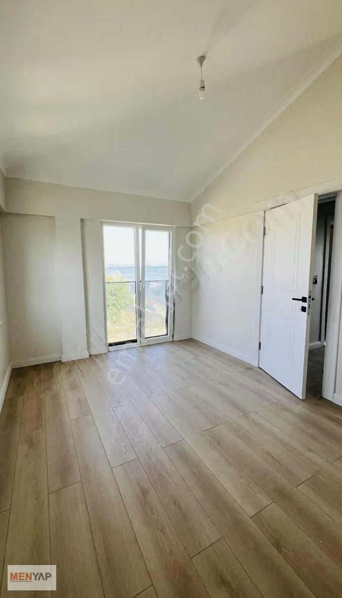 Güvenlikli Site İçinde Havuzlu 4+1 Denize Sıfır İskanlı Villa - Görsel 8