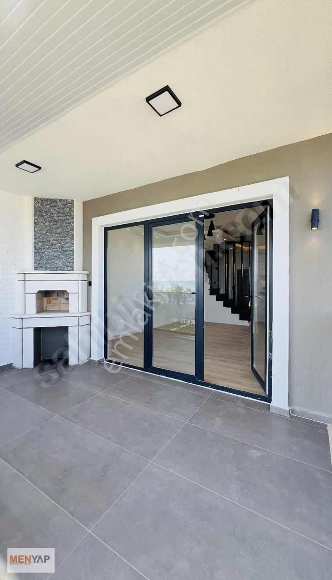 Güvenlikli Site İçinde Havuzlu 4+1 Denize Sıfır İskanlı Villa - Görsel 13