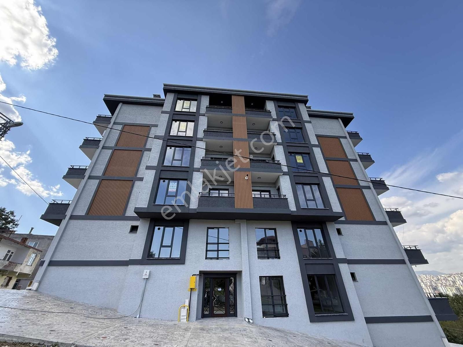 Şehir Hastanesine Çok Yakın 1+1 Sıfır Lüks Manzaralı Daireler