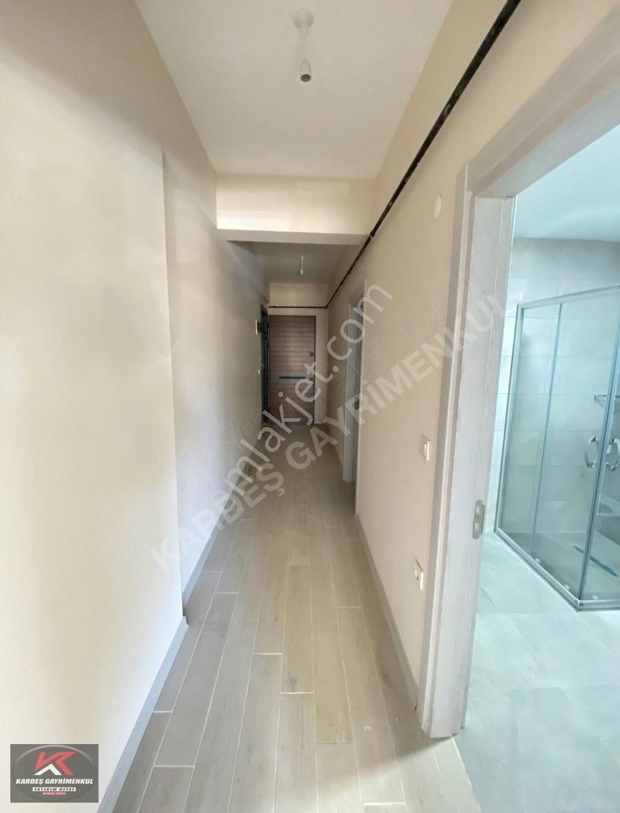 Altınovanın Kalbinde Cadde Üzerinde 1+1,3+1geniş Daire,ofisler - Görsel 20