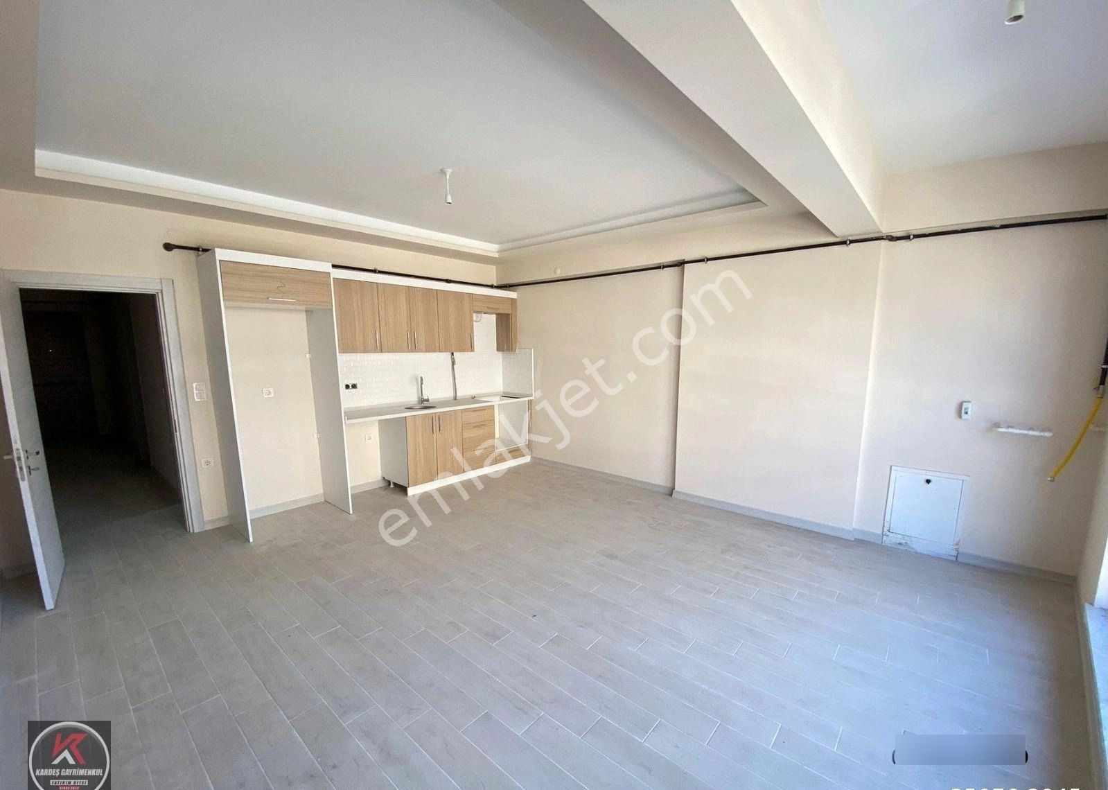 Altınovanın Kalbinde Cadde Üzerinde 1+1,3+1geniş Daire,ofisler - Görsel 23