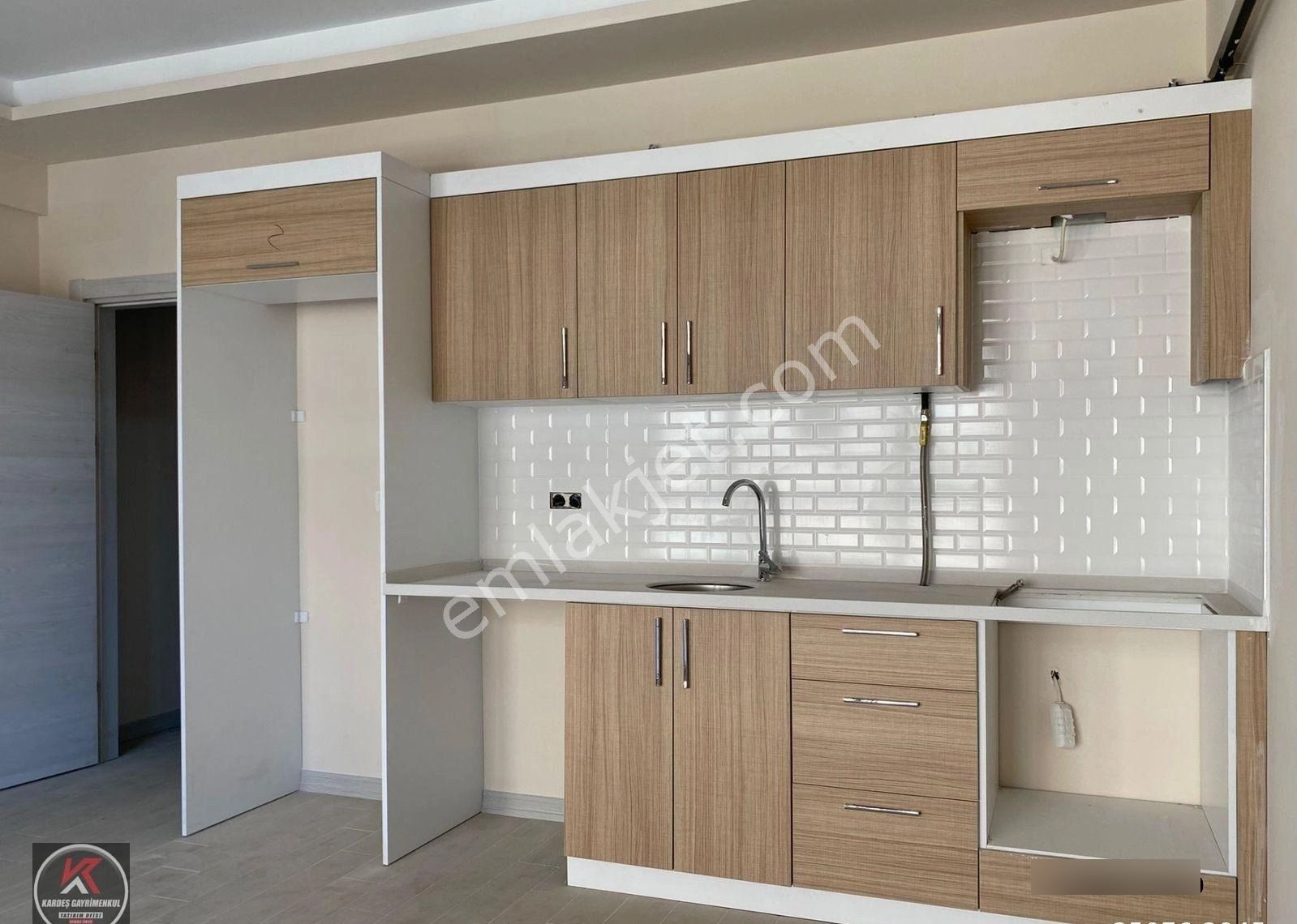 Altınovanın Kalbinde Cadde Üzerinde 1+1,3+1geniş Daire,ofisler - Görsel 19