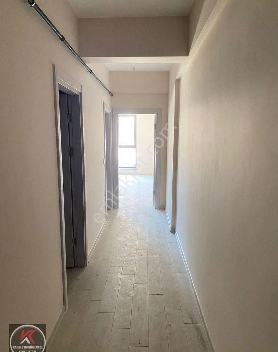 Altınovanın Kalbinde Cadde Üzerinde 1+1,3+1geniş Daire,ofisler - Görsel 4