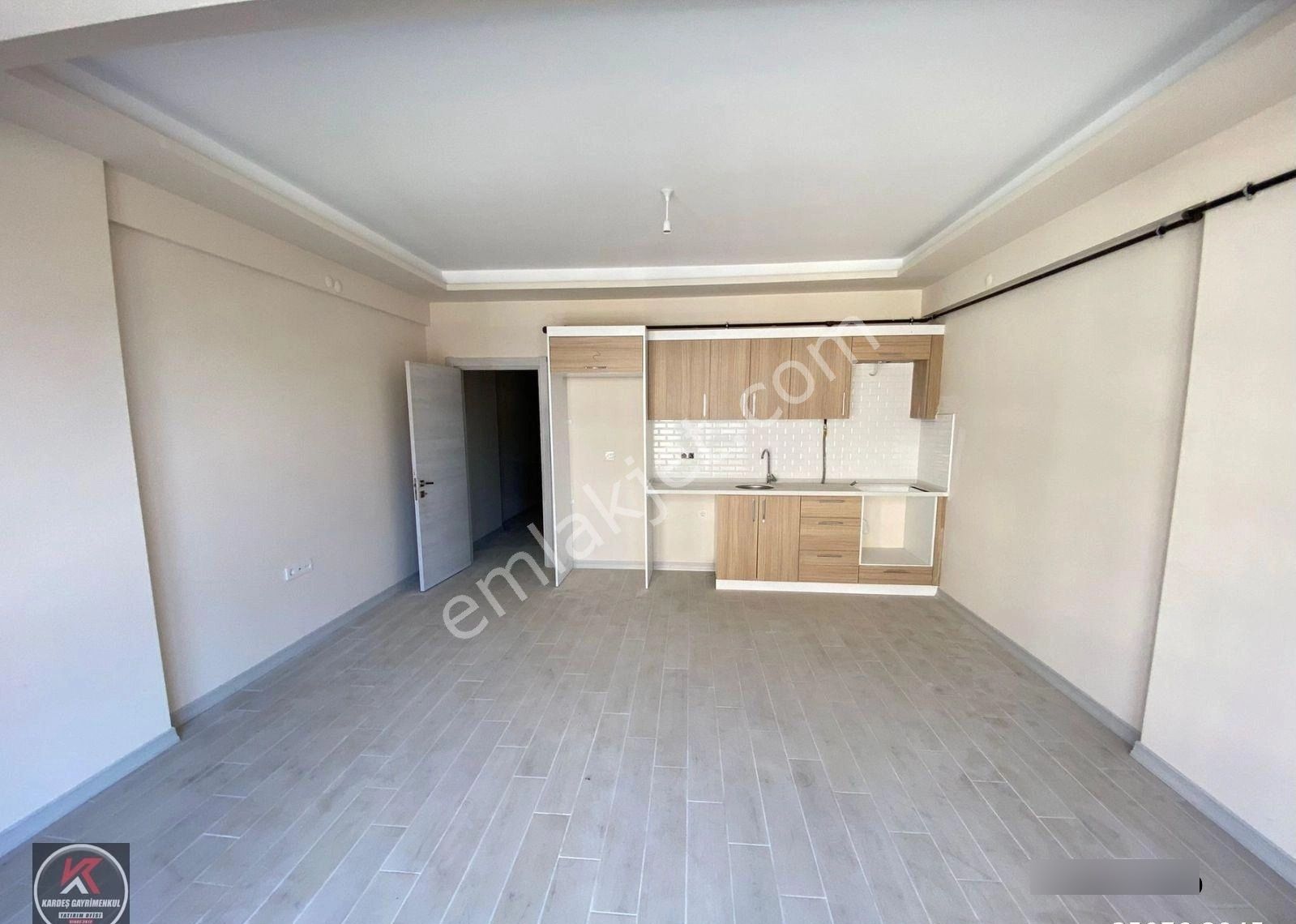 Altınovanın Kalbinde Cadde Üzerinde 1+1,3+1geniş Daire,ofisler - Görsel 21