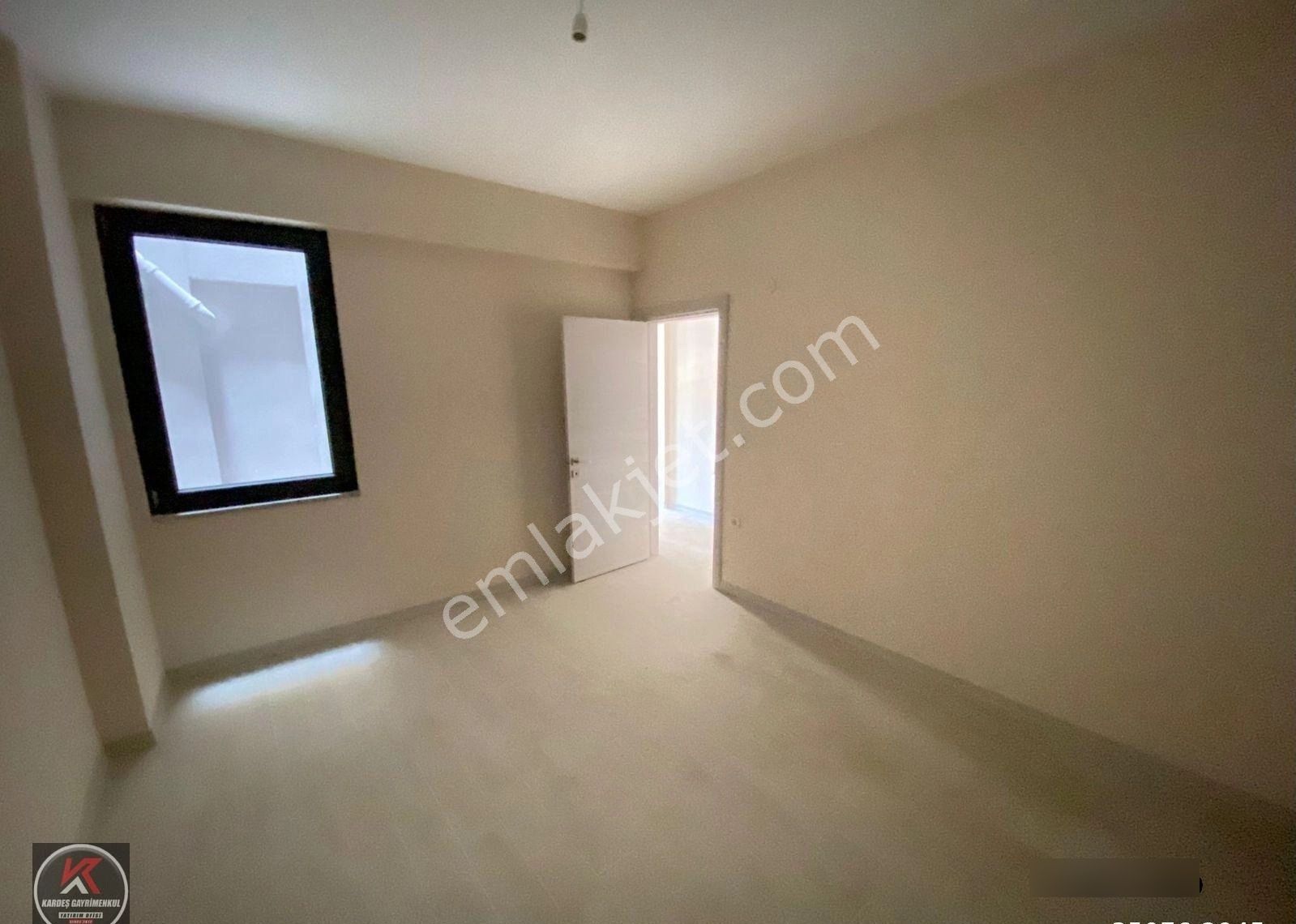 Altınovanın Kalbinde Cadde Üzerinde 1+1,3+1geniş Daire,ofisler - Görsel 8