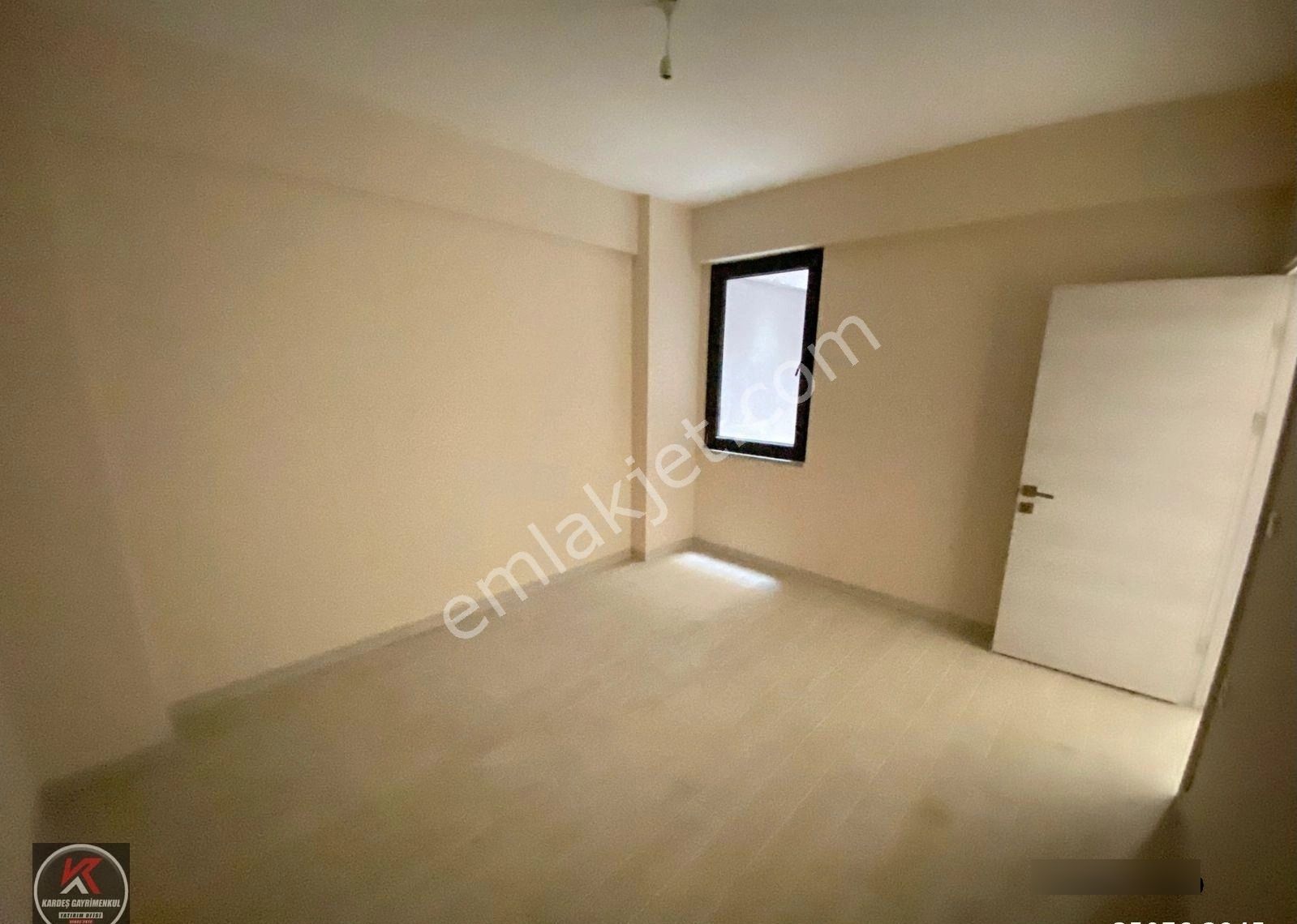 Altınovanın Kalbinde Cadde Üzerinde 1+1,3+1geniş Daire,ofisler - Görsel 22