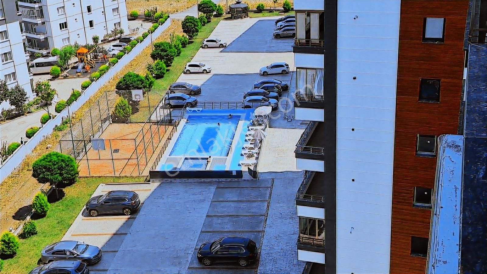 Buyukoyumcada Havuzlu Sıtede Satılık Lüks Daireler