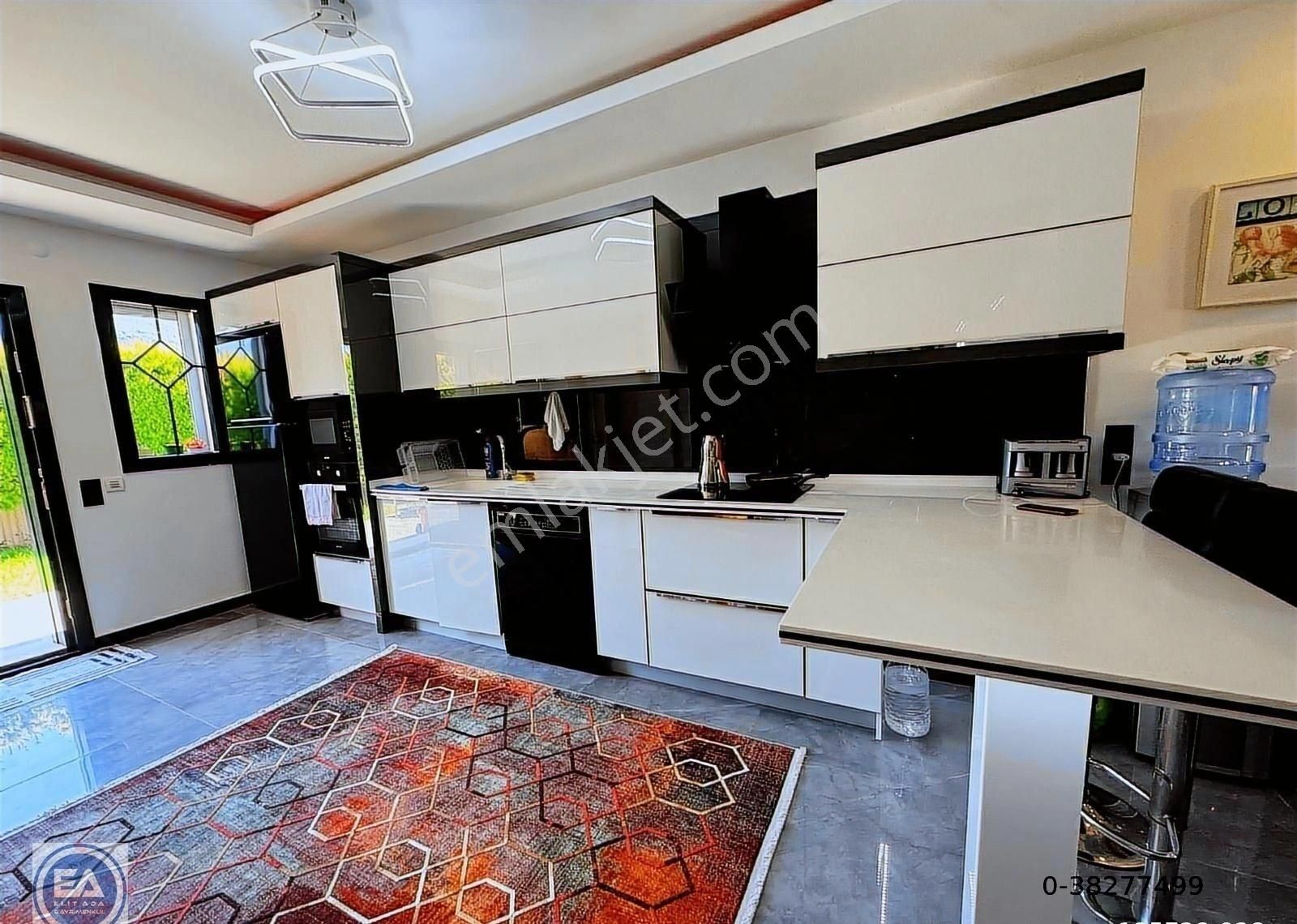 Davutlarda Havuzlu Site İçinde | Köşe Konum | Lüks Villa - Görsel 6