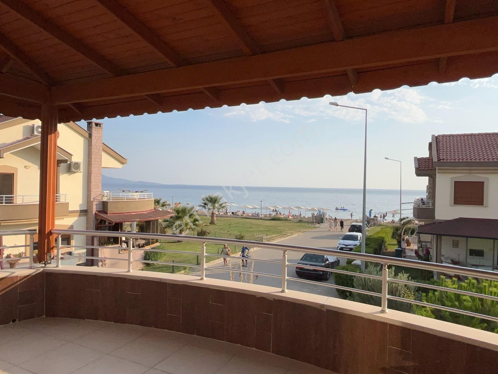 Borsemden Dikili Salihleraltında Denize 50 M Satılık Lüks Villa