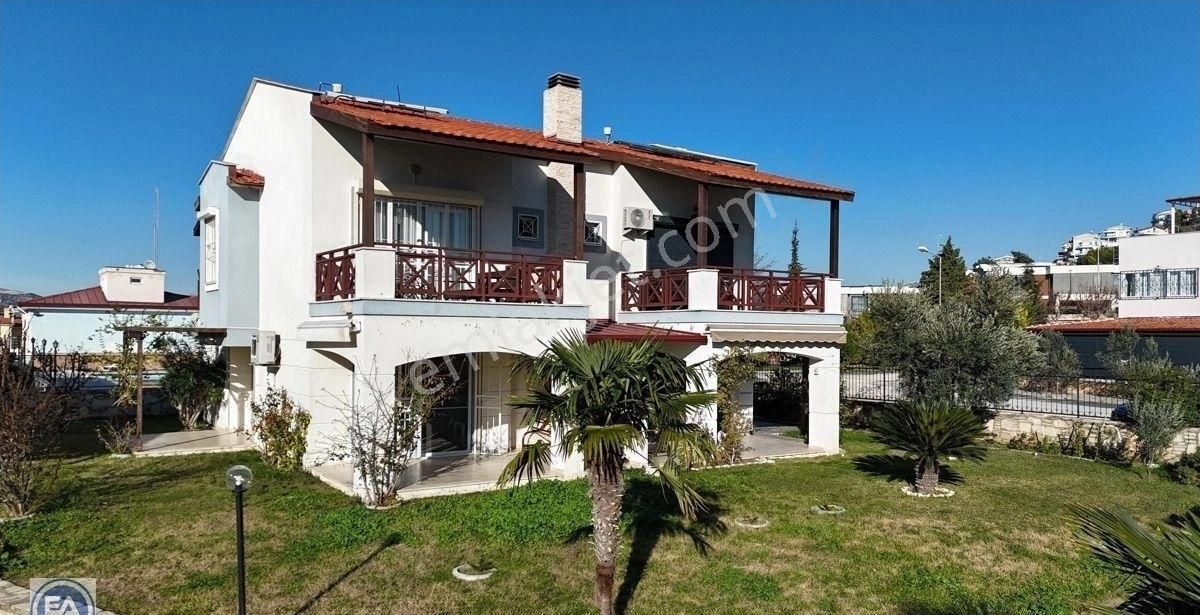 Kuşadası’nda Ortak Havuzlu Bahçeli Satılık - Görsel 11