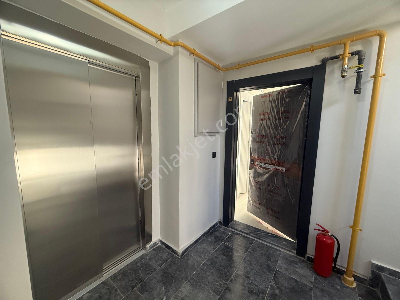 Damla Emlaktan Esenevler De 2+1 Lüks Daireler - Görsel 9