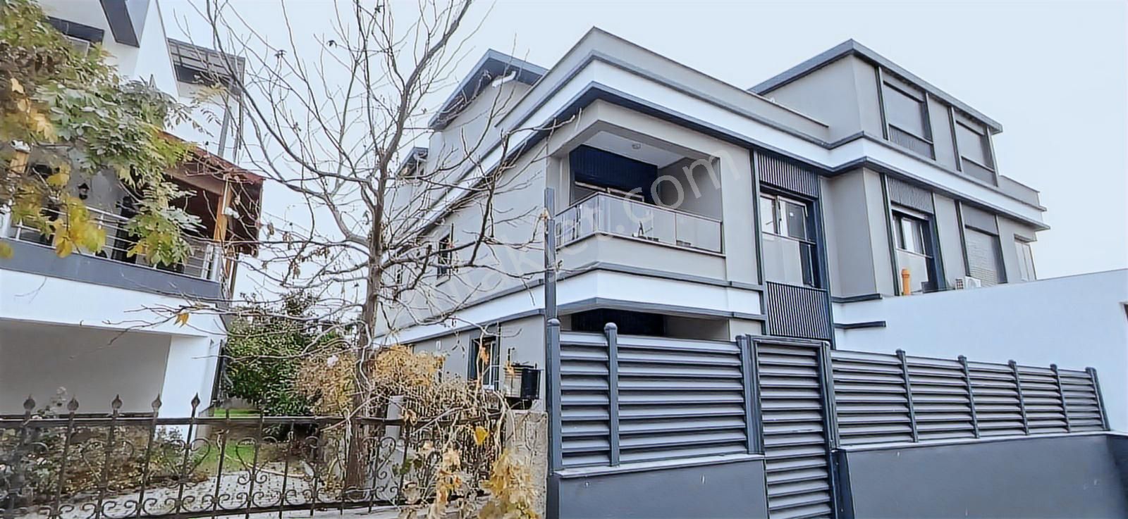 Aliağa Yalıda Pilajlarda Satılık Müstakil Bahçeli Tripleks Villa - Görsel 29