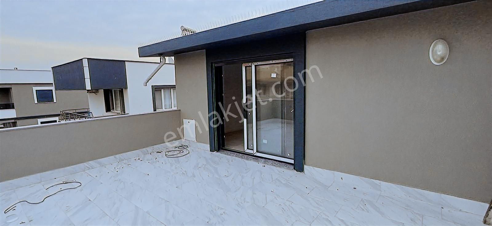 Aliağa Yalıda Pilajlarda Satılık Müstakil Bahçeli Tripleks Villa - Görsel 5