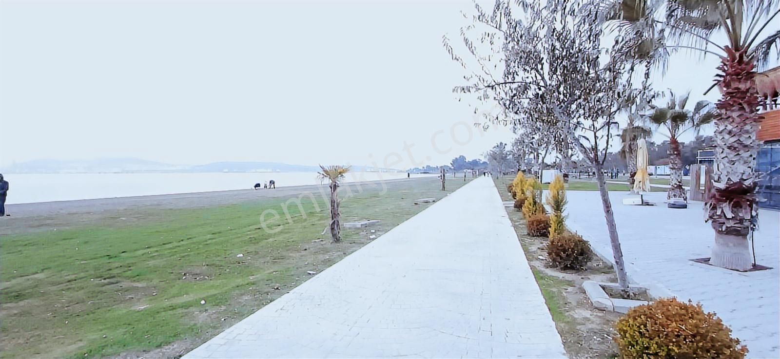 Aliağa Yalıda Pilajlarda Satılık Müstakil Bahçeli Tripleks Villa - Görsel 10