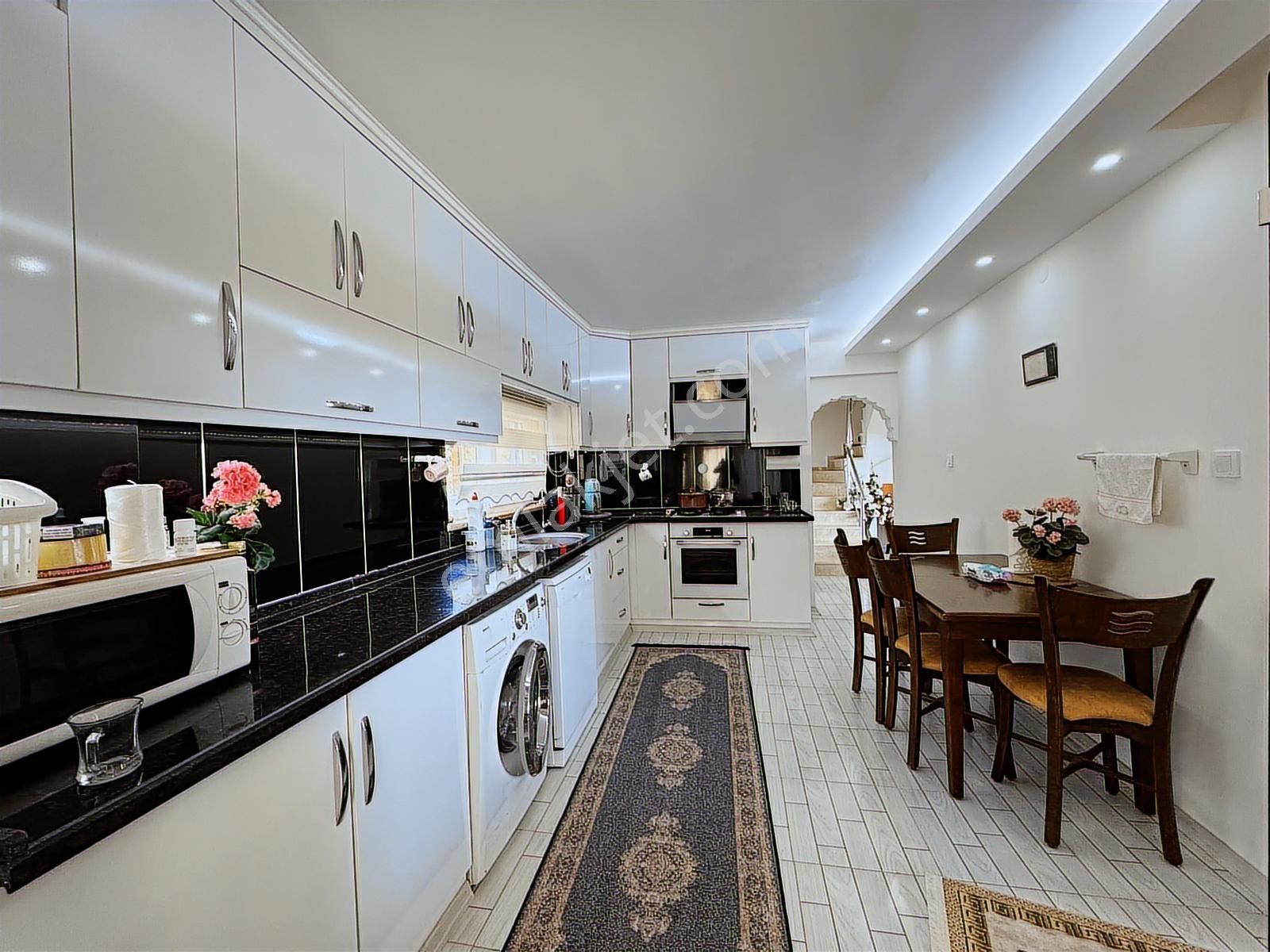 Salihli Adala'da Satılık Komple Tadiatlı 5+1 Tripleks Villa - Görsel 6