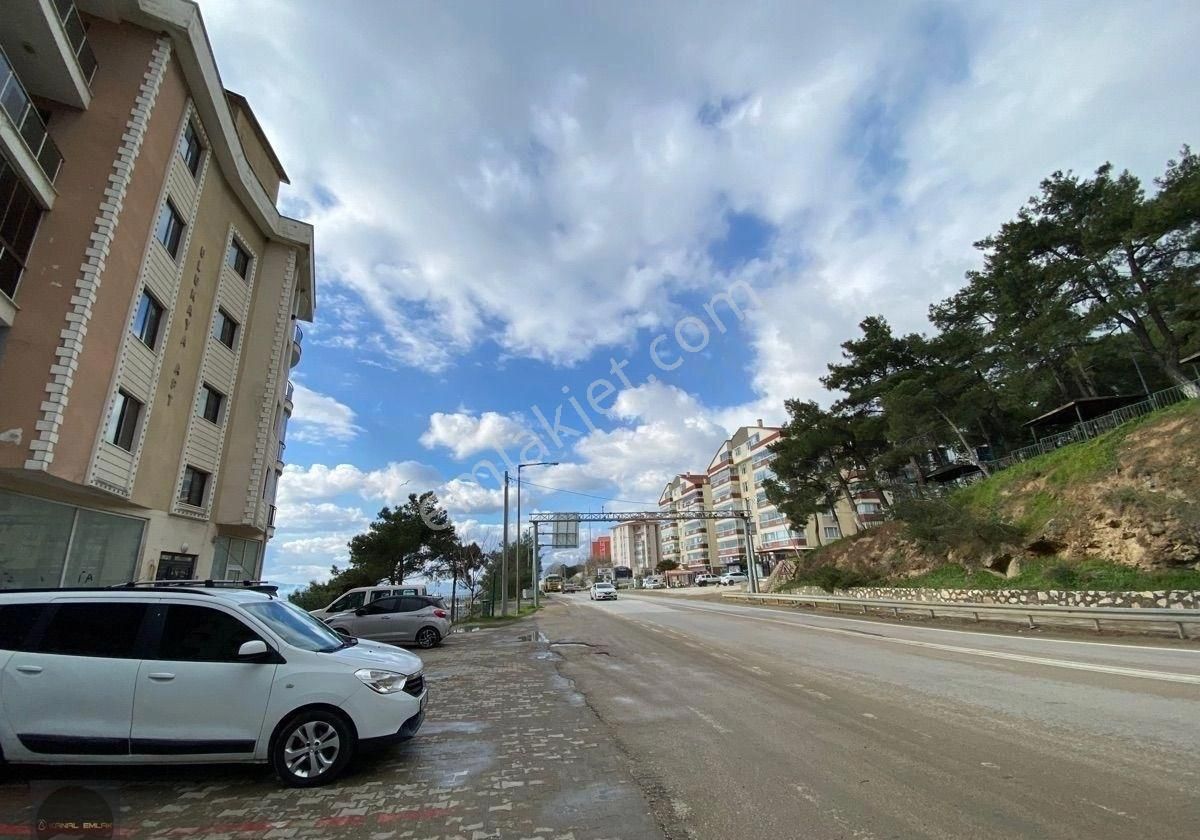 Acil Satılık – Gemlik Merkezde Cadde Üzeri 3+1 Fırsat Daire - Görsel 3