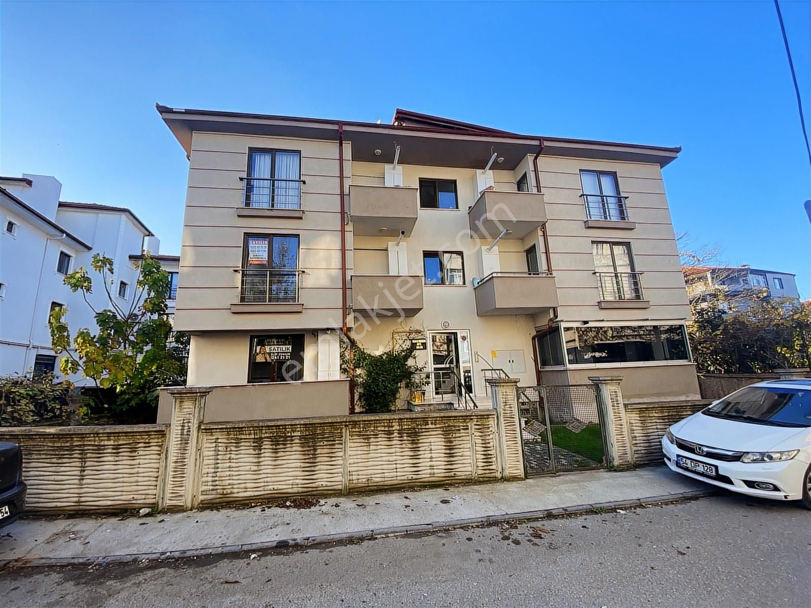 C21 İz Elif Zengin'den Çarşı Merkezde Satılık Daire..