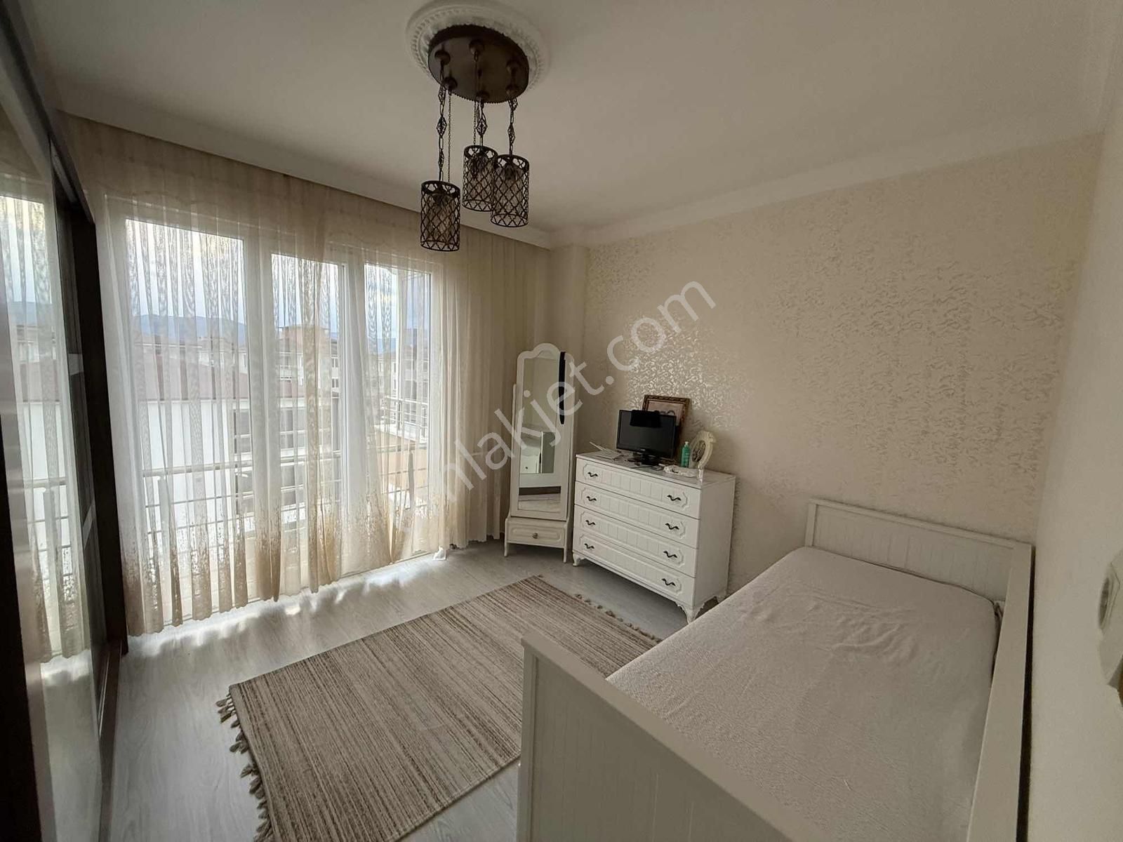 İznik Hastane Arkası Göl Manzaralı Ferah 135 M2 4. Kat Daire - Görsel 4