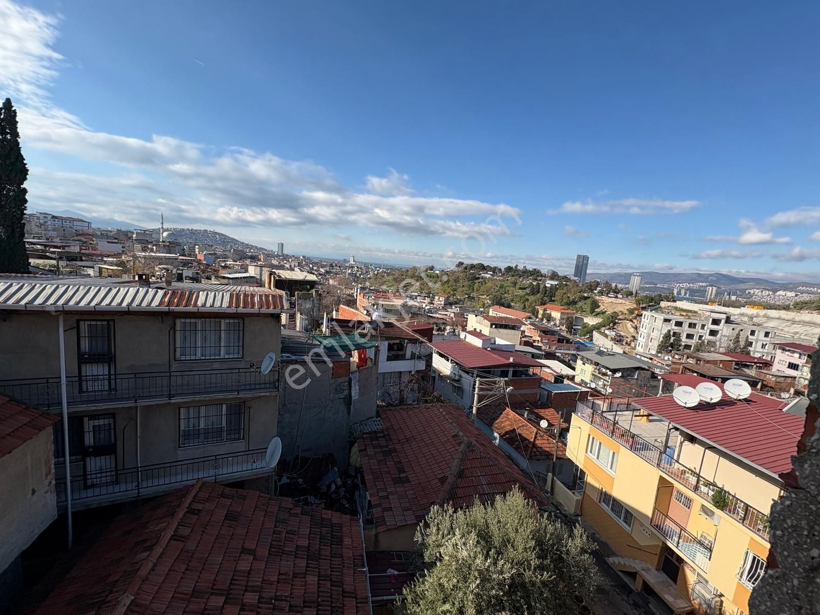 İzmir Konak Murat Mahallesinde Yülsek Kira Getirili 7 Daire 1 Depo