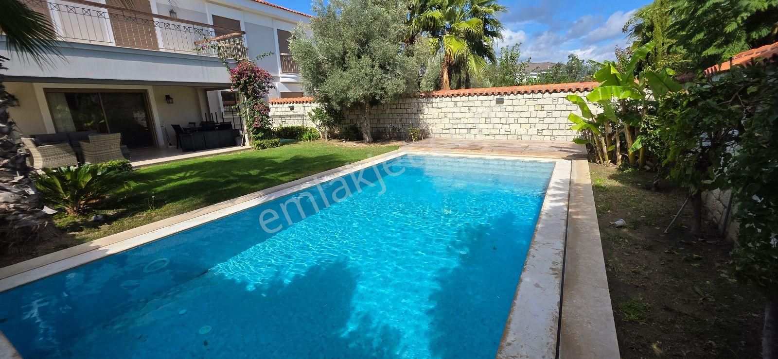 Turyap Çeşme Alaçatı Yıllık Kiralık Müstakil Havuzlu Lüks 7+1 Villa - Görsel 9