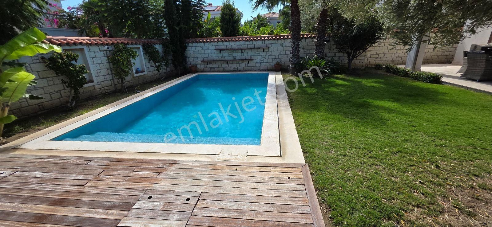 Turyap Çeşme Alaçatı Yıllık Kiralık Müstakil Havuzlu Lüks 7+1 Villa - Görsel 35