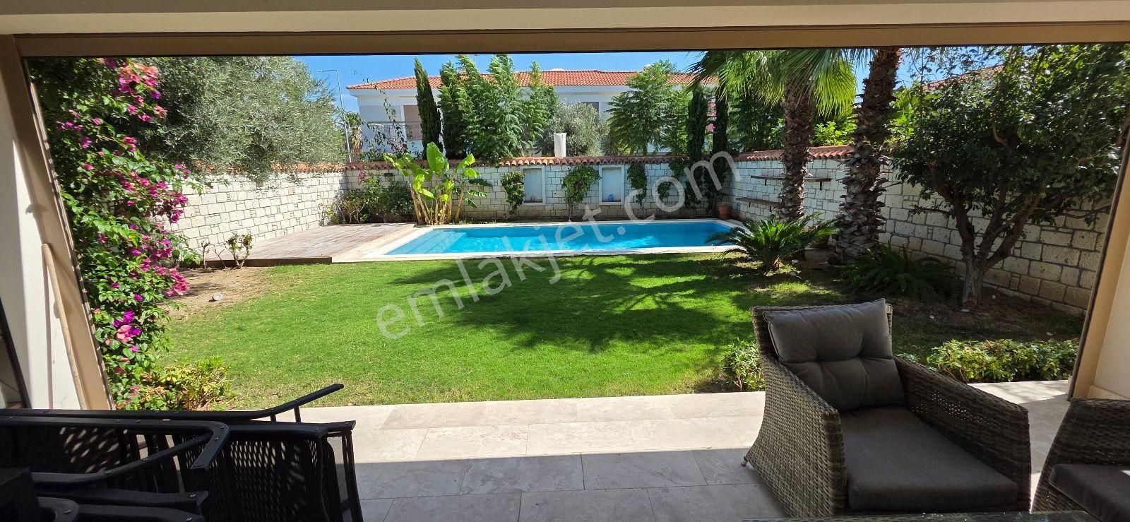 Turyap Çeşme Alaçatı Yıllık Kiralık Müstakil Havuzlu Lüks 7+1 Villa - Görsel 10