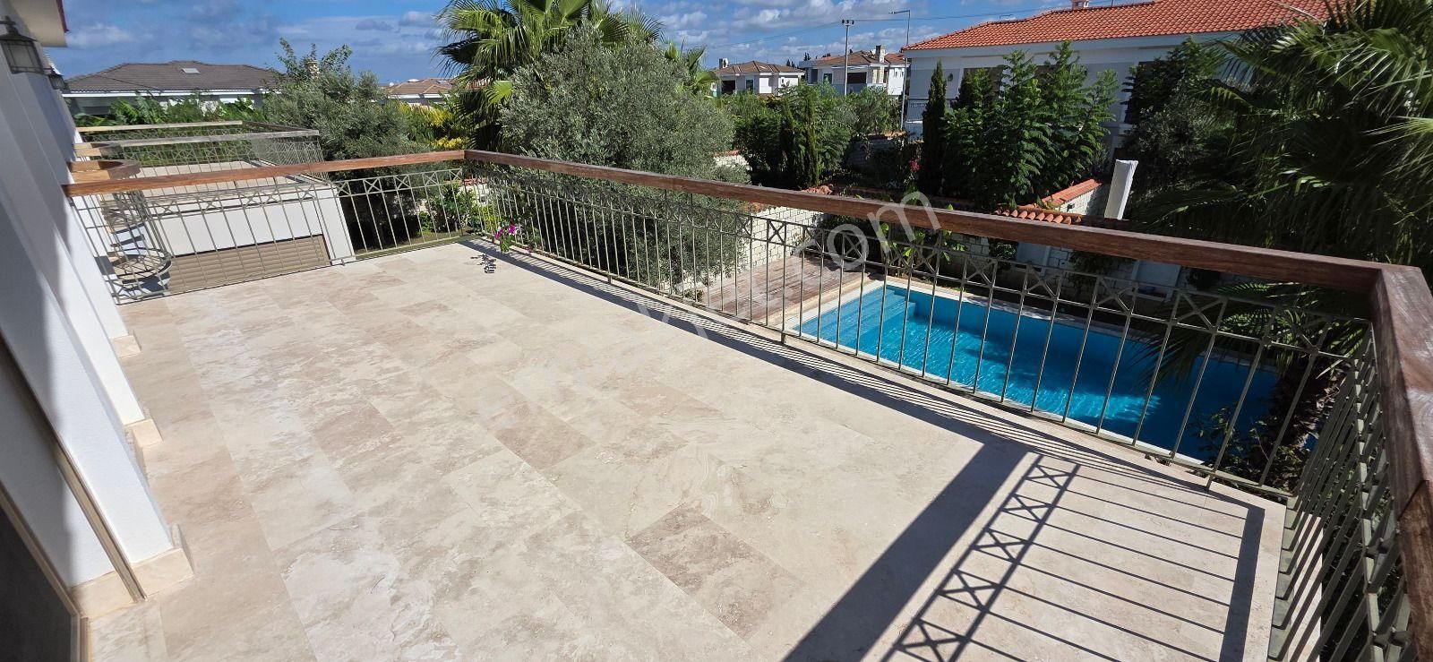 Turyap Çeşme Alaçatı Yıllık Kiralık Müstakil Havuzlu Lüks 7+1 Villa - Görsel 28