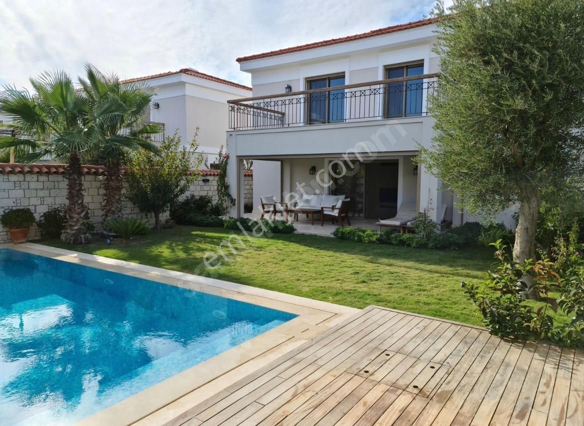 Turyap Çeşme Alaçatı Yıllık Kiralık Müstakil Havuzlu Lüks 7+1 Villa - Görsel 2