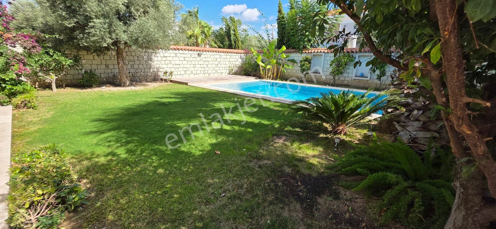 Turyap Çeşme Alaçatı Yıllık Kiralık Müstakil Havuzlu Lüks 7+1 Villa - Görsel 16