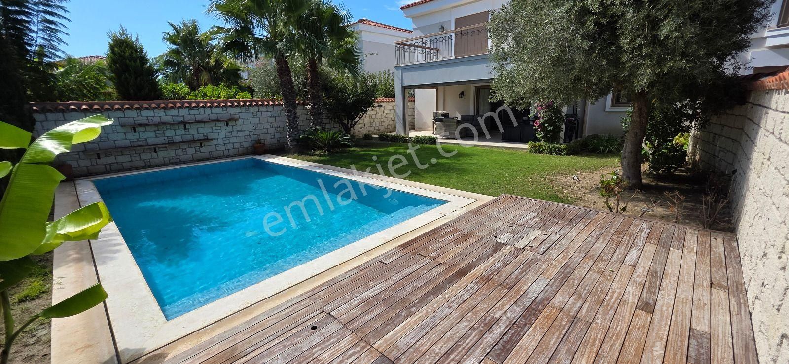 Turyap Çeşme Alaçatı Yıllık Kiralık Müstakil Havuzlu Lüks 7+1 Villa - Görsel 15