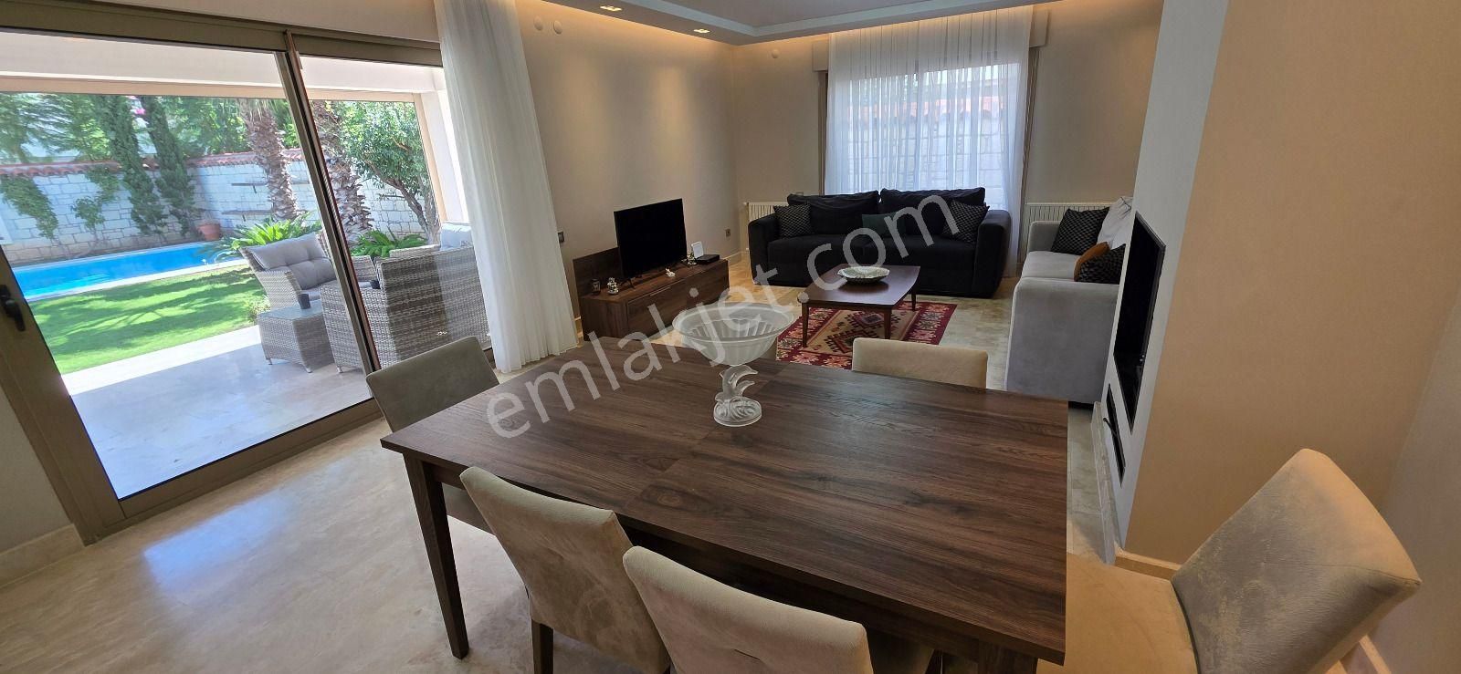 Turyap Çeşme Alaçatı Yıllık Kiralık Müstakil Havuzlu Lüks 7+1 Villa - Görsel 7