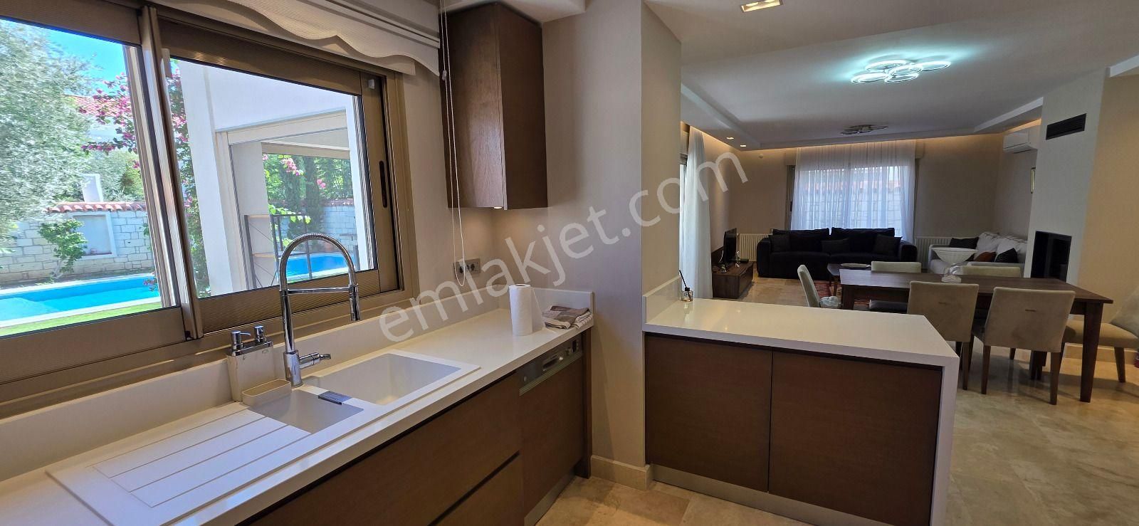 Turyap Çeşme Alaçatı Yıllık Kiralık Müstakil Havuzlu Lüks 7+1 Villa - Görsel 12