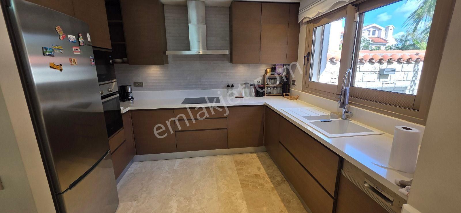Turyap Çeşme Alaçatı Yıllık Kiralık Müstakil Havuzlu Lüks 7+1 Villa - Görsel 11