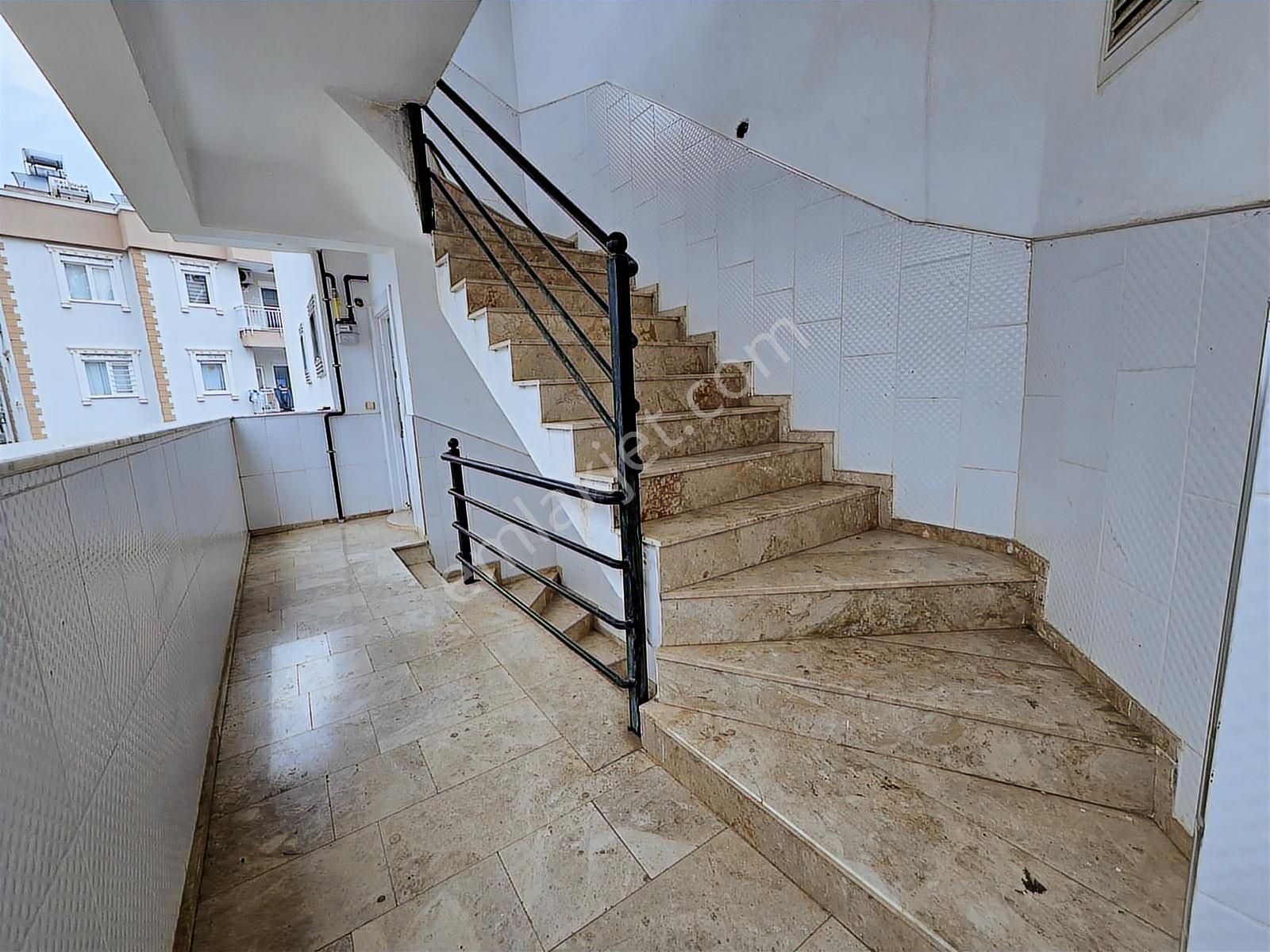 M.akif Ersoy Mah.de 2+1 Arakat Tranvaya Yakın İskanlı Önü Açık - Görsel 3