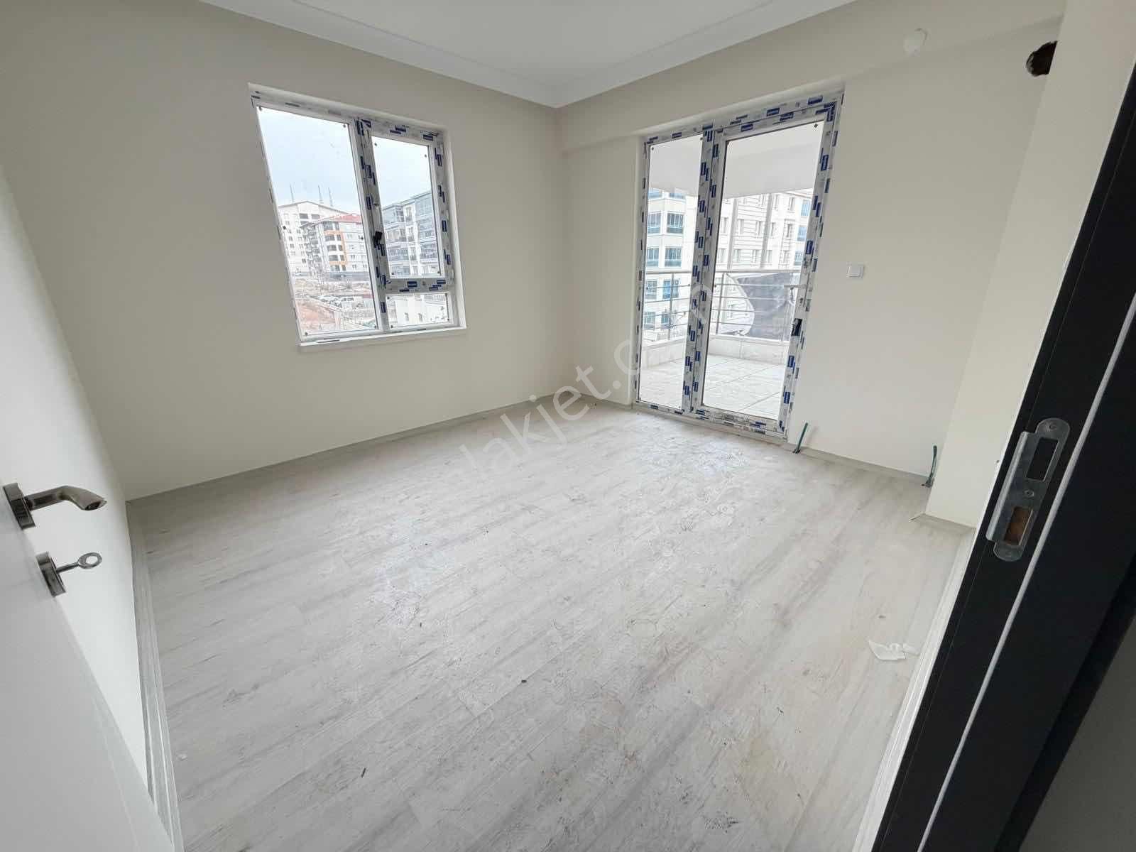 Ara Katta 3+1 130 M2 Ç.banyolu Teras Balkonlu Ç.asansör Fırsat.. - Görsel 3