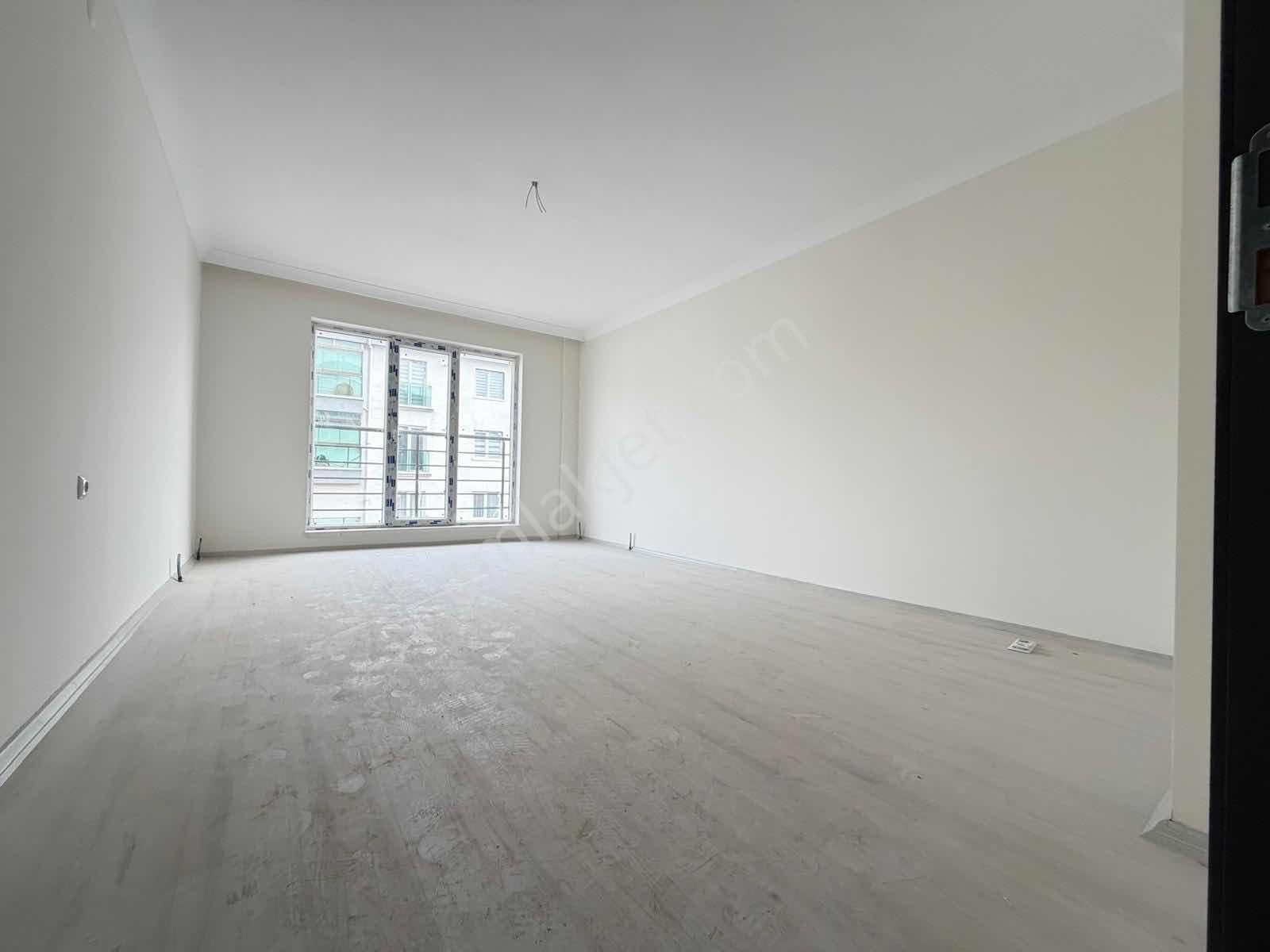 Ara Katta 3+1 130 M2 Ç.banyolu Teras Balkonlu Ç.asansör Fırsat..