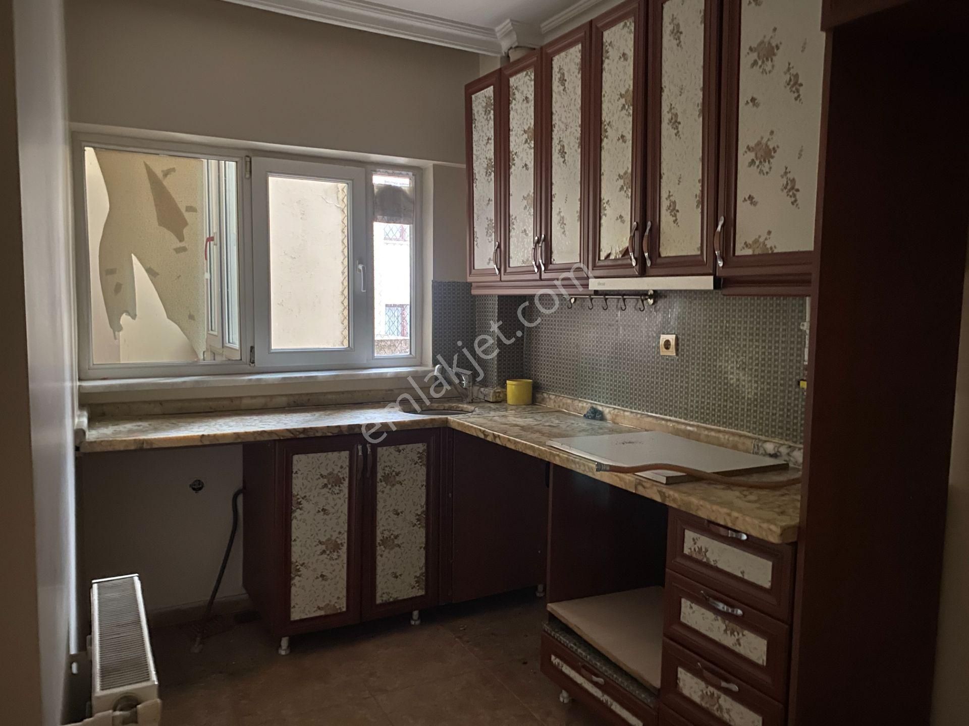 Destan-012 Kocamustafapaşa Carrefoursa-civarı Caddede-2-oda-1-salon-kombili-90m2-bakımlı-daire